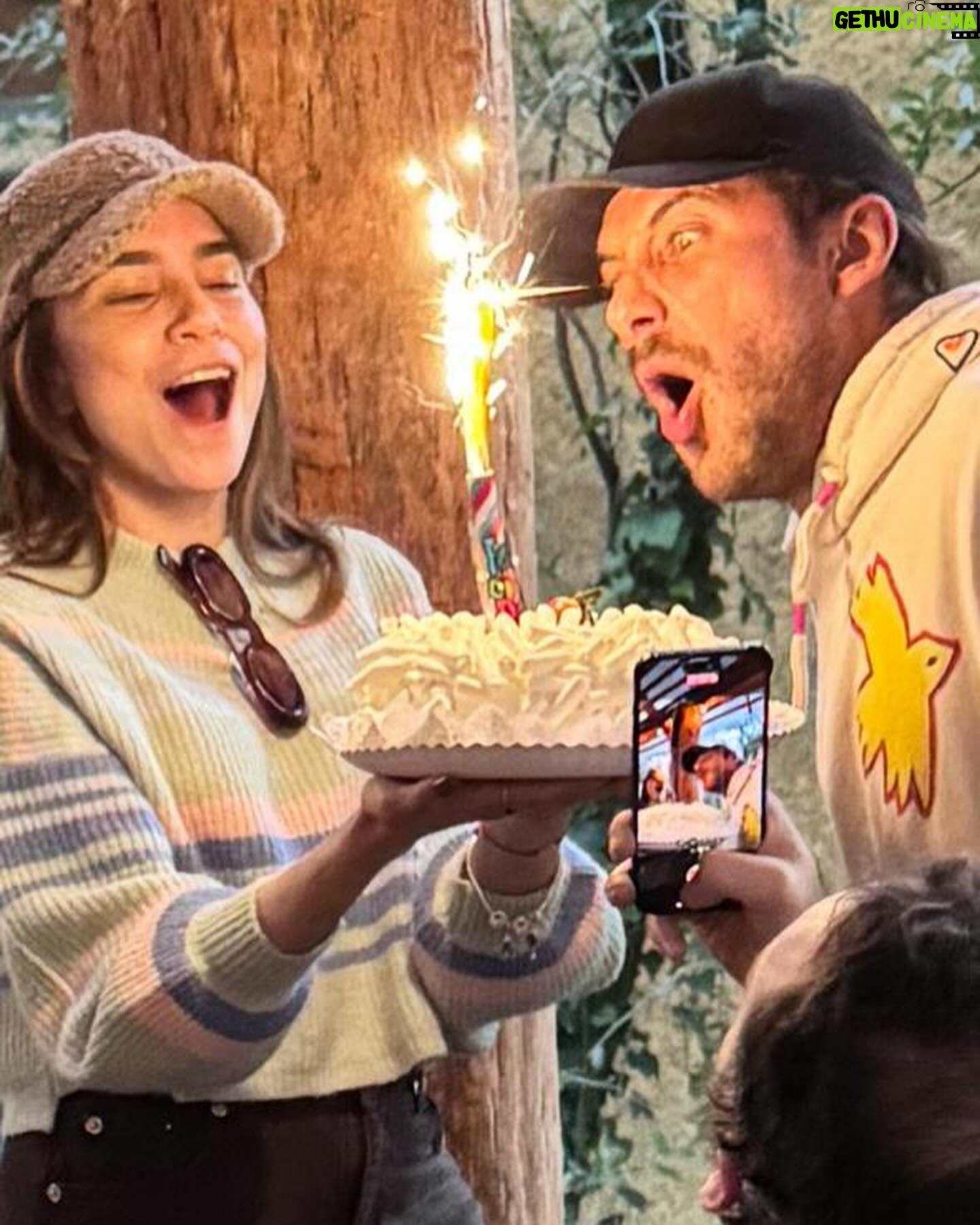 Sebastián Zurita - 5.5K Likes - Que gran semana, que maravilloso cumpleaños, estoy destruido peeeero lleno de amor gracias todos por hacer el principio de mis 37 una belleza.