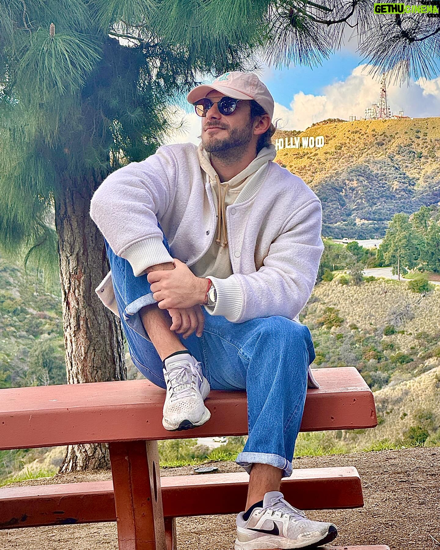 Sebastián Zurita - 3.7K Likes - Dándole al nuevo proyecto denle a la derecha para ver algo.