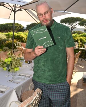 Sébastien-Abdelhamid Godelu Instagram - 🐊🎾 Magnifique moment avec @lacoste pour célébrer la collaboration Lacoste X Les Airelles St Tropez.
L’occasion de me replonger dans ma grande carrière de tennisman : 7e au classement ATP (ou presque) et coacher à nouveau Guy Forget, je cite (ou presque) « Jamais j’aurai pu atteindre ce niveau sans toi Sébastien Abdelhamid »
L’occasion également de profiter du Concept Store Lacoste de St Tropez qui est incroyable.  En bref un magnifique moment 🎾 🐊  #lacoste #lesairellessaintropez @hype_noticefr @at_paris