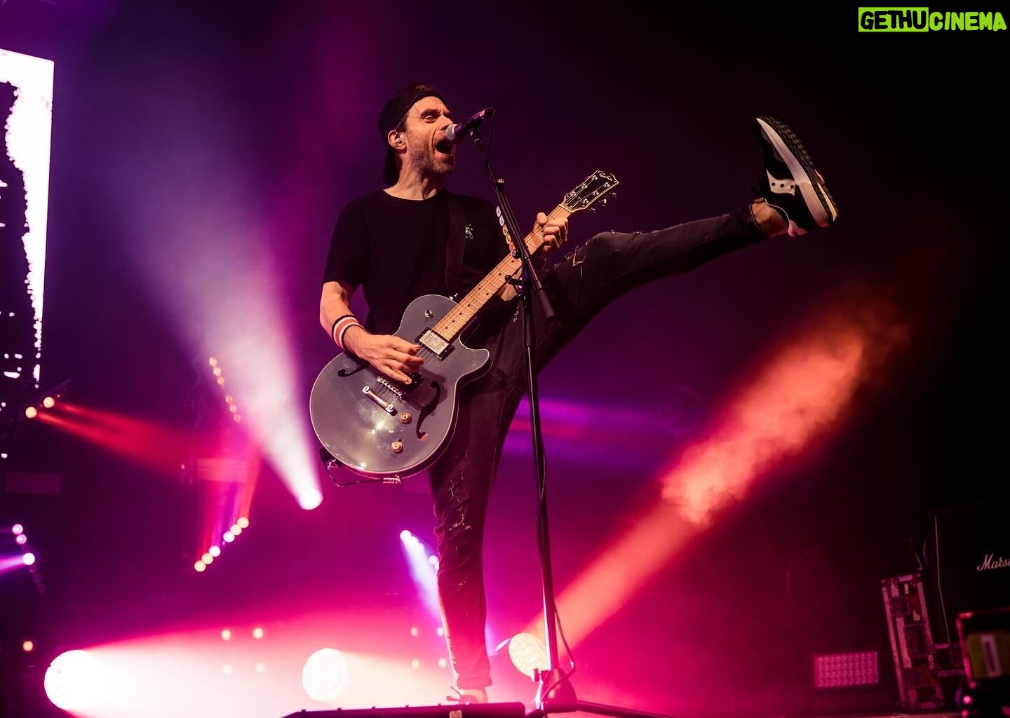 Sébastien Lefebvre - 2.1K Likes - New move unlocked.
Singing, playing AND kicking 🥸
#poppunk #australia #concert #stageleft
📸 @skylerbarberio