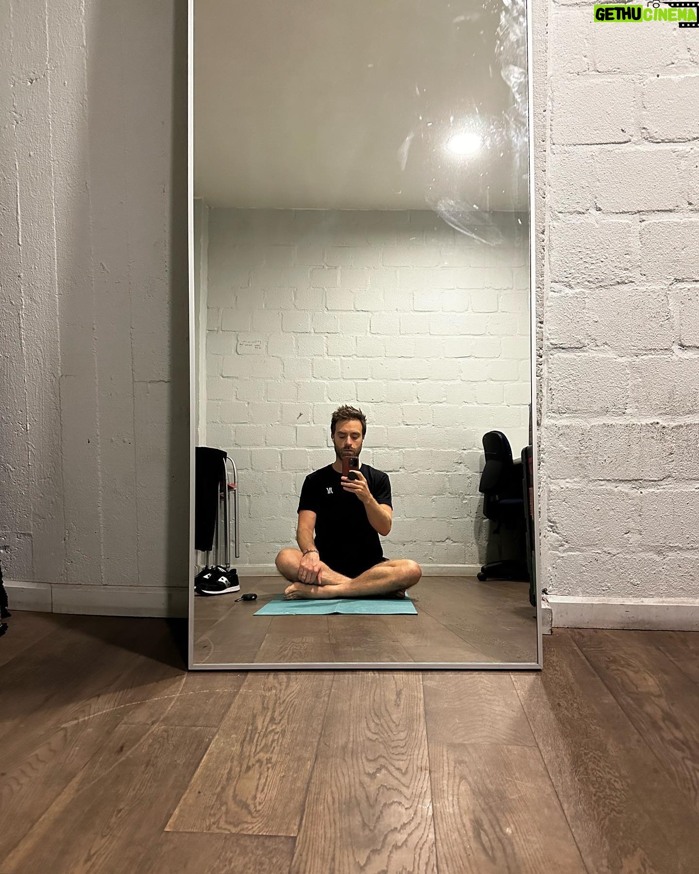 Sébastien Lefebvre - 2.3K Likes - Get it when you can.
#yoga #stretching #touryoga