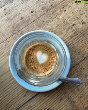Sébastien Lefebvre Instagram - Monday phone dump coffee / food edition.
Stay tuned tomorrow for the rando pics edition.
#coffee #burgers #tour #food #coffeeporn
