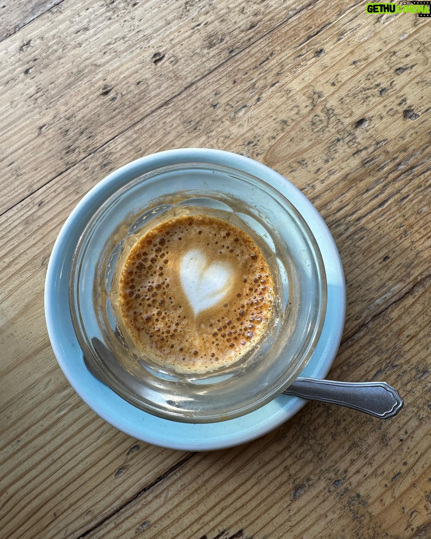 Sébastien Lefebvre - 1.6K Likes - Monday phone dump coffee / food edition.
Stay tuned tomorrow for the rando pics edition.
#coffee #burgers #tour #food #coffeeporn