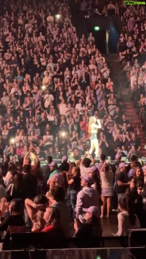 Sébastien Lefebvre Instagram - So… when @oliviarodrigo introduced her band tonight in Montreal at the @centrebell, they each played a little bit of a @simpleplan song ✌🏻❤️ Amazing! Thank you @givememoa for the invite