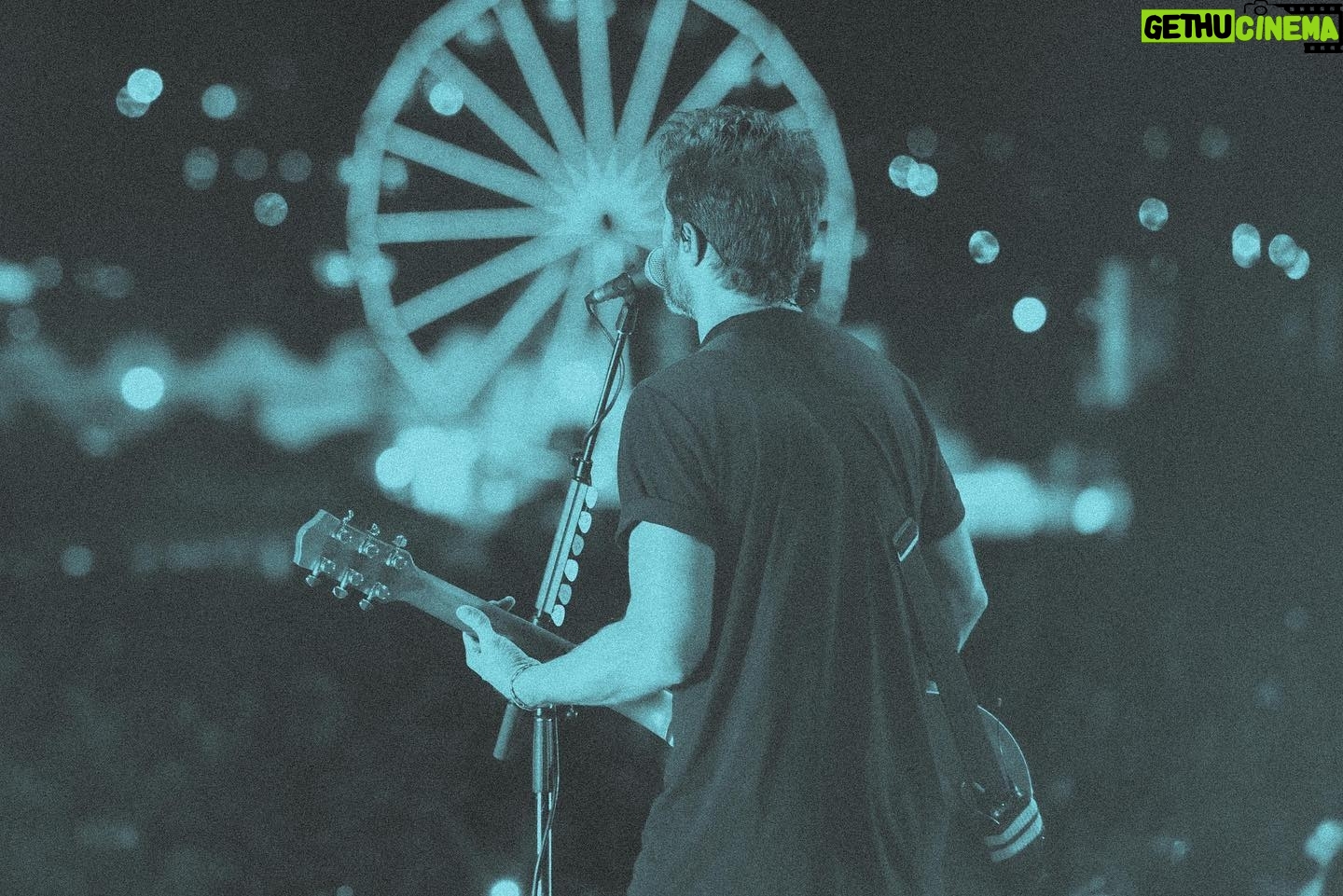 Sébastien Lefebvre - 2.2K Likes - Artsy me by @annaleemedia
#concertphotos #mexico #simpleplan #liveshows