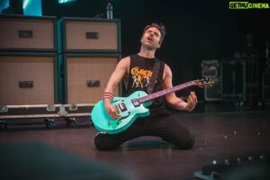 Sébastien Lefebvre Instagram - When the Florida heat finally gets to you.
📸 @tony_catalano
#concertphoto #stage #disneyworld #guitarplayer