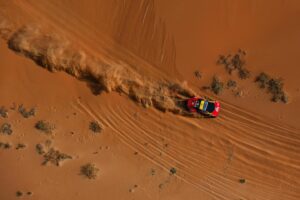 Sébastien Loeb Instagram - Quelle aventure ce @dakarrally 🥵 

Une spéciale sur 2 jours, tant de pièges à éviter et une nuit sous les étoiles ⛺️✨ 

Heureux de remporter cette fameuse « étape marathon » et de revenir sur le podium 👌🏻 

Place à une journée de repos bien méritée 😅 Et bon courage à toutes les équipes @braidxtreme et @bfgoodricheurope qui ne vont quant à elles pas se relâcher 💪🏻

—
🇬🇧 What an adventure this Dakar Rally 🥵 

A special stage over 2 days, so many pitfalls to avoid and a night under the stars ⛺️✨ 

Happy to win this famous "marathon stage" and to be back on the podium 👌🏻 

Now it's time for a well-deserved rest day 😅 And good luck to all the Bahrain Raid Xtreme and BFGoodrich Tires teams, who won't be slacking off 💪🏻

#BRX #DakarRally #W2RC #BFGoodrich #RedBull  #RichardMille #Bardahl #Vulcanet #Bell