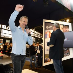 Sébastien Loeb Instagram - ⭐️ @sebloebofficiel célébré à @retromobile_paris ⭐️

L’occasion de retracer les moments forts de la carrière du nonuple Champion du Monde des Rallyes et de se projeter sur le nouveau programme @officialw2rc avec @dacia et le Sandrider 🇫🇷

#ffsa #loeb #retromobile #dakar #dacia