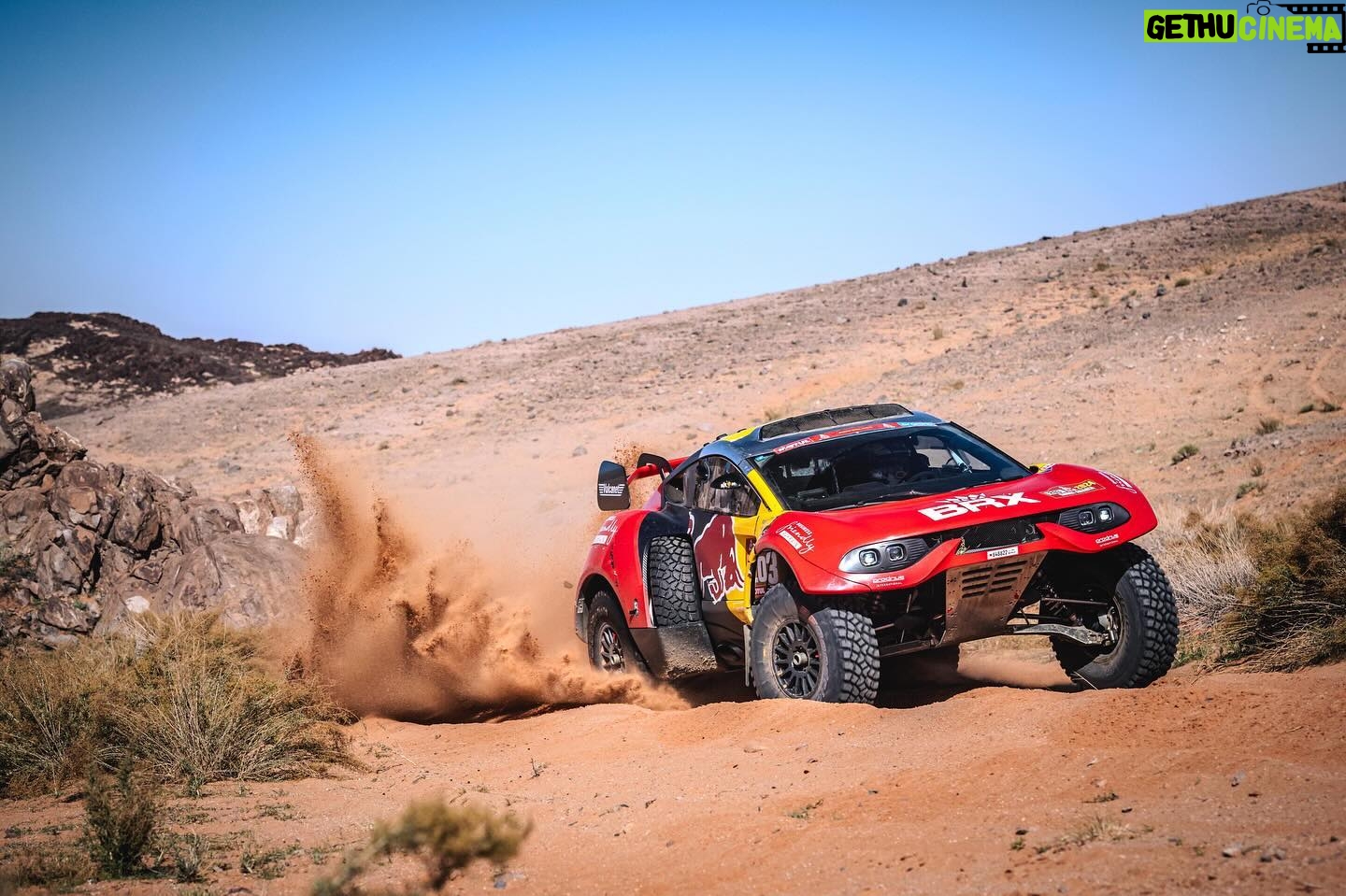 Sébastien Loeb - 23.8K Likes - 🥇 Quatrième victoire d’étape 💪🏻
Nous pouvons être satisfaits du job fait avec @fabianlurquin aujourd’hui encore 👌🏻 Notre seul objectif est la victoire finale donc nous donnons tout en essayant de gérer la mécanique quand il le faut ⚖️
Les deux crevaisons d’aujourd’hui ne nous permettent pas de reprendre plus de temps à @carlossainzoficial mais il reste encore 3 étapes 🙌🏻
—
🇬🇧 Fourth stage win 💪🏻
We can be proud with the job Fabian and I did today 👌🏻 Our only goal is to win the @dakarrally , so we're giving it everything we've got and trying to manage the car when we need to ⚖️
Today's two punctures mean we can't make up any more time on Carlos, but there are still 3 stages left 🙌🏻
#BRX #DakarRally #W2RC #BFGoodrich #RedBull #RichardMille #Bardahl #Vulcanet #Bell