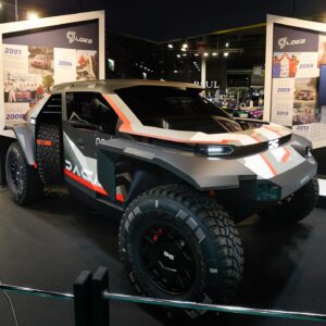 Sébastien Loeb Instagram - ⭐️ @sebloebofficiel célébré à @retromobile_paris ⭐️

L’occasion de retracer les moments forts de la carrière du nonuple Champion du Monde des Rallyes et de se projeter sur le nouveau programme @officialw2rc avec @dacia et le Sandrider 🇫🇷

#ffsa #loeb #retromobile #dakar #dacia