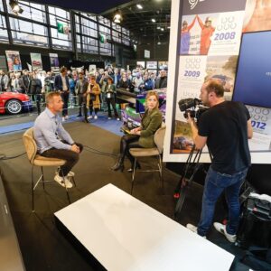 Sébastien Loeb Instagram - ⭐️ @sebloebofficiel célébré à @retromobile_paris ⭐️

L’occasion de retracer les moments forts de la carrière du nonuple Champion du Monde des Rallyes et de se projeter sur le nouveau programme @officialw2rc avec @dacia et le Sandrider 🇫🇷

#ffsa #loeb #retromobile #dakar #dacia
