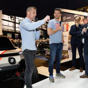 Sébastien Loeb Instagram - ⭐️ @sebloebofficiel célébré à @retromobile_paris ⭐️

L’occasion de retracer les moments forts de la carrière du nonuple Champion du Monde des Rallyes et de se projeter sur le nouveau programme @officialw2rc avec @dacia et le Sandrider 🇫🇷

#ffsa #loeb #retromobile #dakar #dacia