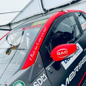 Sébastien Loeb Instagram - J’aime beaucoup mon équipe @loebracing … enfin … pas toujours 🙄😅🤭 

Prêt pour la dernière manche du @tropheeandros⚡️ 

#LoebRacing #RedBull #RichardMille #Bardahl #Vulcanet #Bell