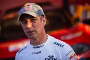 Sébastien Loeb Instagram - Le @dakarrally est fidèle à sa réputation 😕 

Un triangle cassé, 5 crevaisons et quasiment 1h30 concédée aujourd’hui 😥 

Grâce à nos équipiers @braidxtreme, nous conservons une inespérée 3e place au classement général avant l’arrivée finale demain 🏁

—
🇬🇧 The @dakarrally lives up to its reputation 😕 

A broken triangle, 5 punctures and almost 1h30 conceded today 😥 

Thanks to our @braidxtreme team-mates, we're holding on to an unexpected 3rd place overall before tomorrow's final finish 🏁

#BRX #DakarRally #W2RC #BFGoodrich #RedBull  #RichardMille #Bardahl #Vulcanet #Bell