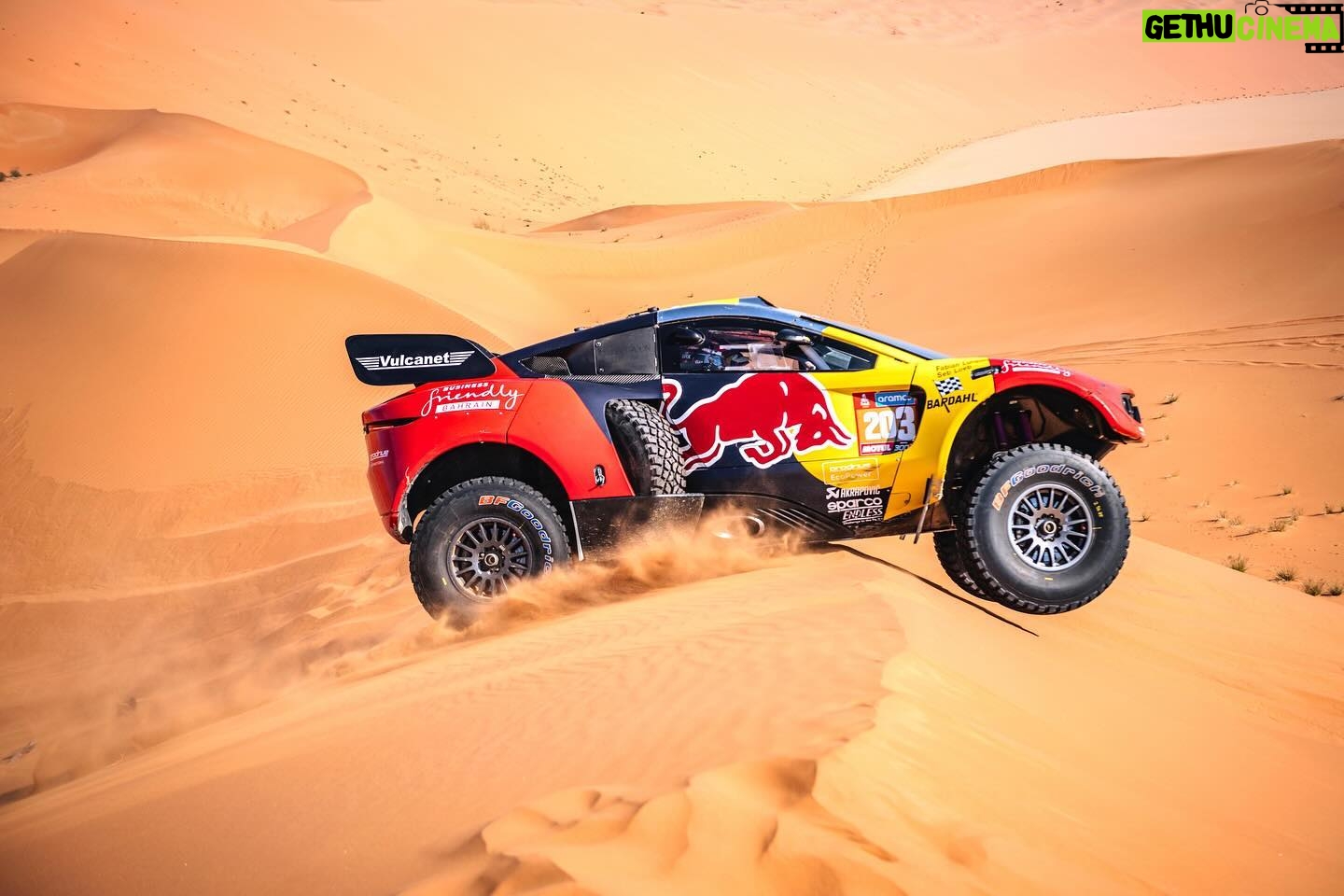 Sébastien Loeb - 17.3K Likes - Quelle aventure ce @dakarrally 🥵
Une spéciale sur 2 jours, tant de pièges à éviter et une nuit sous les étoiles ⛺️✨
Heureux de remporter cette fameuse « étape marathon » et de revenir sur le podium 👌🏻
Place à une journée de repos bien méritée 😅 Et bon courage à toutes les équipes @braidxtreme et @bfgoodricheurope qui ne vont quant à elles pas se relâcher 💪🏻
—
🇬🇧 What an adventure this Dakar Rally 🥵
A special stage over 2 days, so many pitfalls to avoid and a night under the stars ⛺️✨
Happy to win this famous "marathon stage" and to be back on the podium 👌🏻
Now it's time for a well-deserved rest day 😅 And good luck to all the Bahrain Raid Xtreme and BFGoodrich Tires teams, who won't be slacking off 💪🏻
#BRX #DakarRally #W2RC #BFGoodrich #RedBull #RichardMille #Bardahl #Vulcanet #Bell