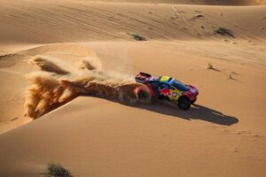 Sébastien Loeb Instagram - Quelle aventure ce @dakarrally 🥵 

Une spéciale sur 2 jours, tant de pièges à éviter et une nuit sous les étoiles ⛺️✨ 

Heureux de remporter cette fameuse « étape marathon » et de revenir sur le podium 👌🏻 

Place à une journée de repos bien méritée 😅 Et bon courage à toutes les équipes @braidxtreme et @bfgoodricheurope qui ne vont quant à elles pas se relâcher 💪🏻

—
🇬🇧 What an adventure this Dakar Rally 🥵 

A special stage over 2 days, so many pitfalls to avoid and a night under the stars ⛺️✨ 

Happy to win this famous "marathon stage" and to be back on the podium 👌🏻 

Now it's time for a well-deserved rest day 😅 And good luck to all the Bahrain Raid Xtreme and BFGoodrich Tires teams, who won't be slacking off 💪🏻

#BRX #DakarRally #W2RC #BFGoodrich #RedBull  #RichardMille #Bardahl #Vulcanet #Bell
