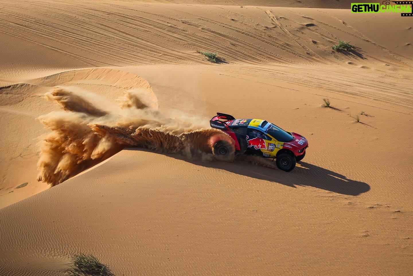 Sébastien Loeb - 17.3K Likes - Quelle aventure ce @dakarrally 🥵
Une spéciale sur 2 jours, tant de pièges à éviter et une nuit sous les étoiles ⛺️✨
Heureux de remporter cette fameuse « étape marathon » et de revenir sur le podium 👌🏻
Place à une journée de repos bien méritée 😅 Et bon courage à toutes les équipes @braidxtreme et @bfgoodricheurope qui ne vont quant à elles pas se relâcher 💪🏻
—
🇬🇧 What an adventure this Dakar Rally 🥵
A special stage over 2 days, so many pitfalls to avoid and a night under the stars ⛺️✨
Happy to win this famous "marathon stage" and to be back on the podium 👌🏻
Now it's time for a well-deserved rest day 😅 And good luck to all the Bahrain Raid Xtreme and BFGoodrich Tires teams, who won't be slacking off 💪🏻
#BRX #DakarRally #W2RC #BFGoodrich #RedBull #RichardMille #Bardahl #Vulcanet #Bell