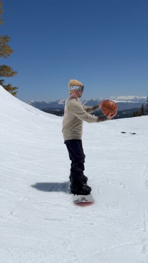 Sébastien Toutant Instagram - Still got it! 😝🏀 
#backshot #theobstaclecourse #linkinbio @redbullsnow #sundayfunday 
📱: @max_trudel
