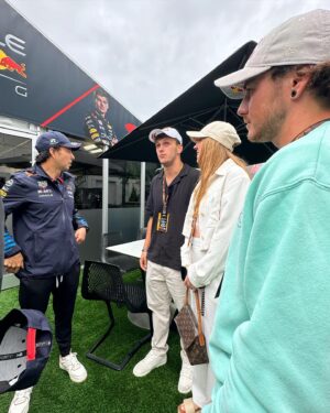 Sébastien Toutant Instagram - F1 Week-end in Montreal! 🏁🏎️ 
@redbullcanada #goodtimes #goodpeople