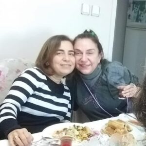 Şebnem Dilligil Instagram - bugünde böleee ❤️🙏🏻🌺