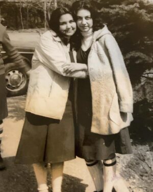 Şebnem Dilligil Instagram - #tbt💖 bayağı bir anılardan lise arkadaşım Mefo (hala görüştüğüm ne mutluki 💜) dostluk biraz zaman alıyor 🥰 @mefkurepiri