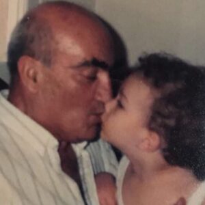 Şebnem Dilligil Instagram - işte 2 canımın aşkı💜canım babamın bugün doğduğu gündü bundan 95 yıl önce ...şimdi o çookkk uzaklardan bizi izliyor  nurlar içindedir inşlh 🙏🏻🙏🏻🙏🏻seni unutmadık hiçbirimiz hergün öğütlerin kulaklarımda rahat uyu  babacım......❤️💐😔