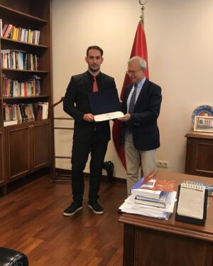 Şebnem Dilligil Instagram - Oğlum  @ugurtandilligil  bugün hukuk diplomasını Sayın Okan üni. Rektörümüz Mustafa Koçak eliyle aldı çok mutluyum 🙏🏻🧿🙏🏻 binlerce şükür ..✨Yolu açık olsun .. Sağlıkla hayırla başarıyla 🌹💫👏….