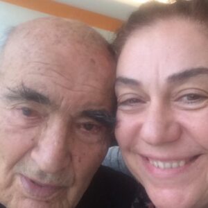 Şebnem Dilligil Instagram - Canımm babamm 2017de bugün gittin..hepkalbimde ve aklımdasın çok özeldin herkonuda seni hep anıyorum 😢😢yattığın yer nur olsun Allah yar ve yardımcın olsun hayat rehberimsin herkonuda teşekkür ederim🌹🌹❤️❤️🙏🏻🙏🏻 (kırmızı gül ve gelinciği çok severdin)