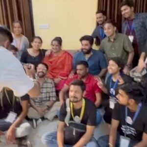 Seema Pahwa Instagram - It was a Great show thank you so much LUCKNOW FILM FORUM specially RENUKA TANDON ji we enjoyed so much your team is amazing 🌺🌺🌺🌺your efforts your dedication your hard work 🙏 congratulations keep it up 👏👏👏👏👏👏👏👏👏👏 @lucknowfilmforum @kopalproductions @manukritip @mayankpahwa_13 #enjoy #theatre #audiance #show #life #actor #literature 🌺🌺🌺🌺🌺🌺🌺🌺🌺🌺🌺