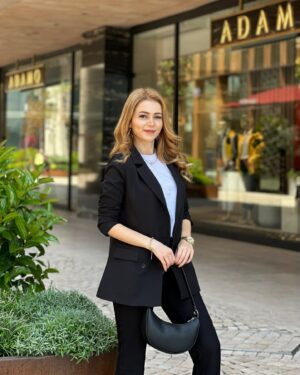 Seher İzgi Instagram - #official 💫
*
*
*
*
*
#seherizgi#new#tb#tbt#pink#pinkprincess#galataport#galataportistanbul#saltgalata#galata#istanbul#kardeşlerim#bsl#bershka#zarawoman#stradivarius#pullandbear#likes#cute#like4like#cute#moda#influencer#influencerstyle#influencers#instalike#maslakkasrı#saltgalata#galata#galatakulesi#taksi̇m#cihangir#galataport