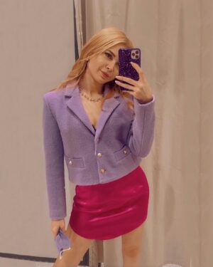 Seher İzgi Instagram - En sevdiğim renkleri bir araya topladım 💜💗
*
*
*
*
*
*
*

#seherizgi#new#nice#tbt#hekimoğlu#sençalkapımı#kardeşlerim#kardeşlerimdizi#menajerimiara#akrepdizi#edho#sefirinkızı#bsl#bershka#zarawoman#stradivarius#pullandbear#moda#sarışın#caffetime#influencer#influencerstyle#influencers#instalike#exxen#exxenmagazin#netflix