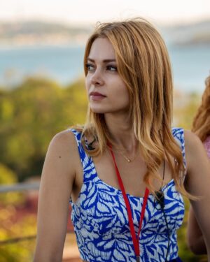 Seher İzgi Instagram - 📸: @orhankandemir_ 
Ama ben bu fotoğrafı çok sevdiiim 🙏🏻🤩

#seversin#kanald#seversindizi#seherizgi #new#nice#tbt#hekimoğlu#kardeşlerim#kardeşlerimdi#bahtoyunu#camdakikız#bsl#bershka#zarawoman#stradivarius#pullandbear#moda#sarışın#influencer#influencerstyle#influencers#instalike#exxen#exxenmagazin#netflix