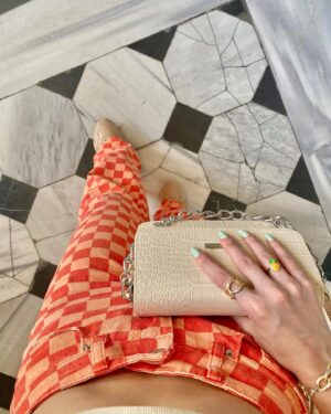 Seher İzgi Instagram - Her bir detayına aşık olunası mimari #saltgalata 👌🏻🧡

#beyoğlu#beyoğlutaksim#pötikare#mimari#mimaritasarım#beauty#fashionstyle#fashion#fashionblogger#seversin#bershka#trendyol#stradivarius#dilvin#beautiful
