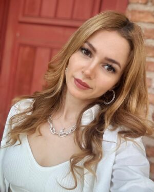 Seher İzgi Instagram - Umarım sıralama doğru olmuştur🫣
*
*
*
*
*
#fenerbahçekalamış#kalamış#tarzgiyim#tarz#red#influencer#influencers#actor#mimari#mimaritasarım#beauty#fashionstyle#fashion#fashionblogger#seversin#bershka#trendyol#stradivarius#dilvin#beautiful