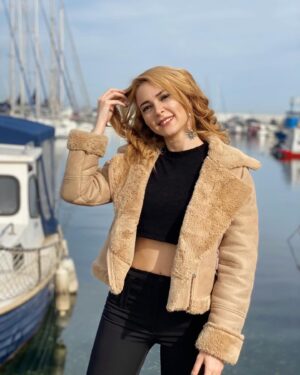 Seher İzgi Instagram - Mis gibi havalar 🌼
•
•
•
•
•

#seherizgi#new#nice#tbt#hekimoğlu#sençalkapımı#kardeşlerim#kardeşlerimdizi#menajerimiara#bahtoyunu#camdakikız#kırmızıoda#camtavanlar##bsl#bershka#zarawoman#stradivarius#pullandbear#moda#sarışın#influencer#influencerstyle#influencers#instalike#exxen#exxenmagazin#netflix