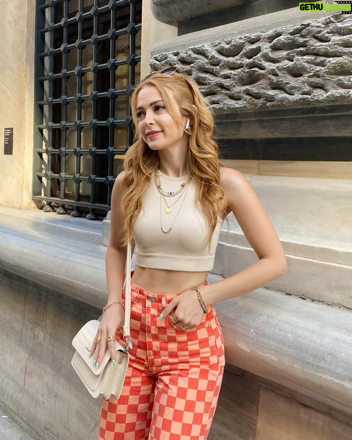 Seher İzgi - 1K Likes - 🫶🏻🏛️
*
*
*
*
*
#seherizgi#new#tb#tbt#pink#pinkprincess#galataport#galataportistanbul#saltgalata#galata#istanbul#kardeşlerim#bsl#bershka#zarawoman#stradivarius#pullandbear#likes#cute#like4like#cute#moda#influencer#influencerstyle#influencers#instalike#maslakkasrı#saltgalata#galata#galatakulesi#taksi̇m#cihangir#galataport