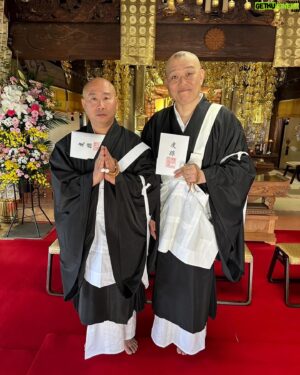 Seiji Chihara Instagram - 本日、得度式をあげさせていただきました。
天台宗　千原靖賢和尚となりました。
今後とも宜しくお願いします。
#千原せいじ
#千原靖賢
#天台宗