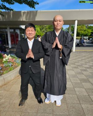 Seiji Chihara Instagram - 本日、得度式をあげさせていただきました。
天台宗　千原靖賢和尚となりました。
今後とも宜しくお願いします。
#千原せいじ
#千原靖賢
#天台宗