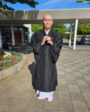 Seiji Chihara Instagram - 本日、得度式をあげさせていただきました。
天台宗　千原靖賢和尚となりました。
今後とも宜しくお願いします。
#千原せいじ
#千原靖賢
#天台宗
