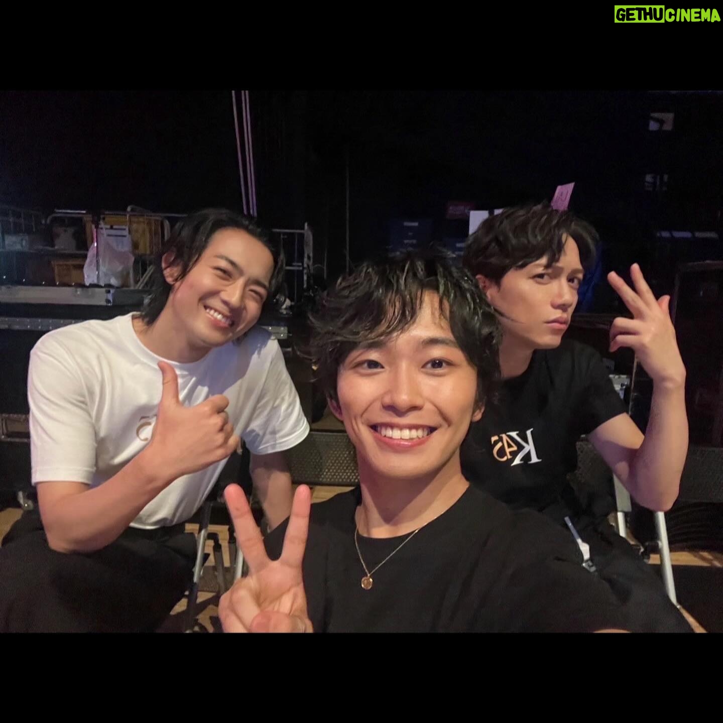 Seishirou Katou - 25.3K Likes - 『KENRADIOの時間』
ありがとうございました〜!!
同じ事務所で共に闘う仲間だからこそ、なかなかこんな機会ないだろうなぁと思ったので、
記念に、ちょっと頑張って、
写真たち撮ってきました〜
1枚目 まずはプチ集合写真から
@asahi_ito_official @noritaka_hamao
2枚目 竜星くん&いっくん
竜星くん @ryo_ryusei は約12年ぶりでしたー
そしていっくん @ikusaburo_yamazaki もなんだかんだで久しぶりで、今回、MC一緒に担当させていただけたり、最後は横に並んで歌えて嬉しかった…
3枚目 宏々路ちゃん&来泉ちゃん @kurumi_inagaki
4枚目 蒼汰くん @fukushi_sota_official
渉くんとカイくんですね、えもえもですね。
5〜7枚目 ひよりちゃん @hiyori_sakurada_official
うん、3コマ漫画みたい笑笑
8枚目 愛ちゃん @ai_yoshikawa_official
このお方はなんと15年ぶりです笑笑
9枚目 花恋ちゃん @karen_otomo
ブレちゃってるけど僕はこの写真好き笑
ラスト 芽育ちゃん @mei_hata_official
垢抜けた、
相楽琉偉と伴ひかり #最高の教師 #最高の生徒
ってことにしましょっか^^
#福士蒼汰 #山崎育三郎 #伊藤あさひ #古川雄大 #濱尾ノリタカ
#大友花恋 #桜田ひより #吉川愛 #畑芽育 #明日海りお #平澤宏々路 #稲垣来泉
#kenradioの時間 #研音 #45周年
@lufon_official #加藤清史郎