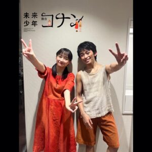 Seishirou Katou Instagram - 舞台『未来少年コナン』
大千穐楽を迎えてから、もう1週間以上が経過しました。
　
先日のThe Music Dayの時の話にも少し重なりますが、
この作品には、出逢うべくして出逢ったのだな。
そう感じる5ヶ月でした。
　
凹んで、悔しい思いをして、
挫折しかけて、これでもか！と仕掛けて、
仕掛け切れずまた自信を失いかけて、
でもどこかで、徐々にではありながらも
確実に着実に感覚を掴めている感覚もあったりして、
それを信じて飛び込んでみて、
それでもやっぱりまたダメで、
その感覚と自分の可能性を疑って。
　
　
あー解像度を上げることって、こんなにもタフでこんなにも先が長いというか、天井がないというか
天井がなさ過ぎるんだ…

そんなことを感じまくる毎日で。
　
そんな日々を1日ずつ走り抜けることで精一杯だった。
そんな僕が大千穐楽まで駆け抜け
今こうして振り返ることができているのは
紛れもなく、ずっと僕のそばに居続けてくれた仲間のおかげです。
　
　
稽古場という実験室兼アトリエで
仲間と共にただひたすらクリエーションに心身を費やした日々を超えて
皆様に届いたこの作品が
『未来少年コナン』が、コナンが、

皆様の中のどこかで、息をし続けてくれていたら、、
そう願っています。
　
　
長くなってしまいましたが、
まだ書きたいことがあるようなので、
内容については日記の方に書こうかな。
待っててねん＾＾

ps.
ご観劇いただいた方々はお察しの通り
袖中でもバッタバタし続けていたため、本当にカメラフォルダーにコナン君全然居なくて…笑
　
そのため写真は、東京公演の楽に撮った
コナン＆ラナ？ 加藤&影山？
です。:)
　
　
@fbconanstage #舞台未来少年コナン #未来少年コナン 
#ラナ #影山優佳 @kageyamayuka_official 
#コナン #加藤清史郎