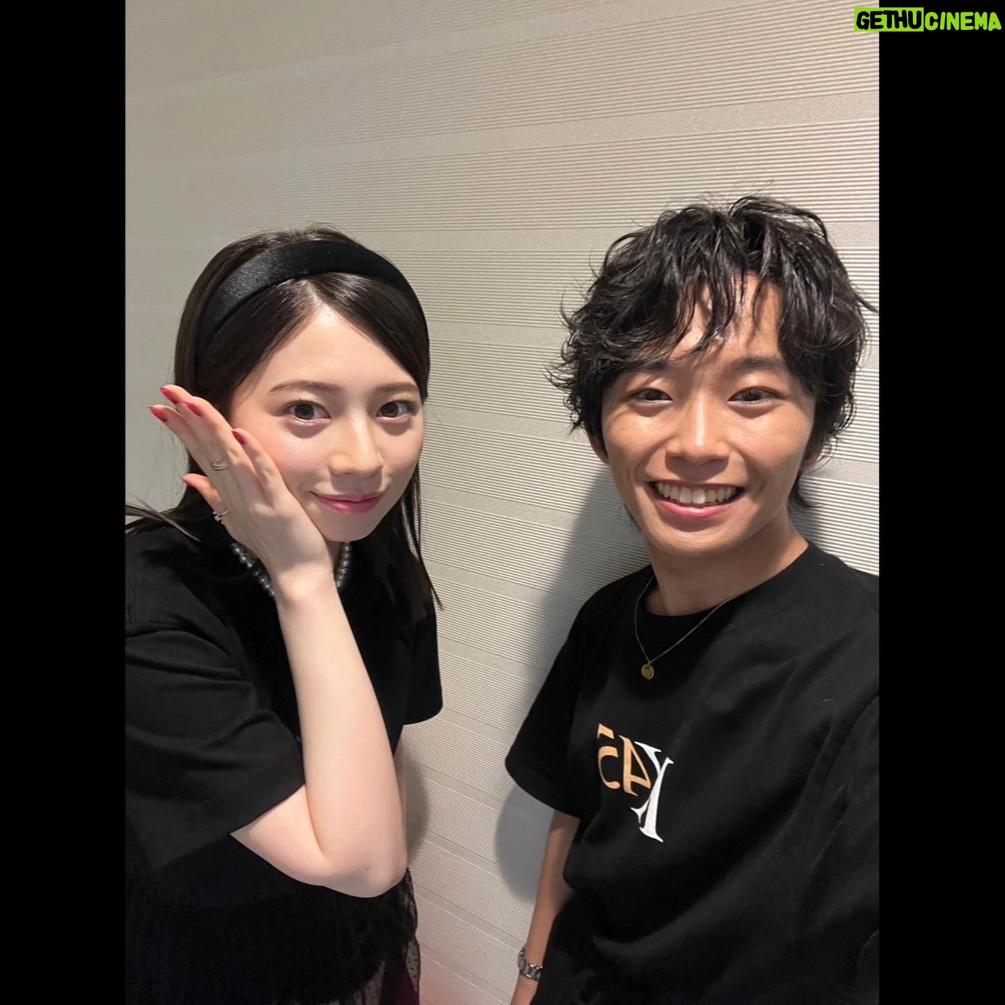 Seishirou Katou - 25.3K Likes - 『KENRADIOの時間』
ありがとうございました〜!!
同じ事務所で共に闘う仲間だからこそ、なかなかこんな機会ないだろうなぁと思ったので、
記念に、ちょっと頑張って、
写真たち撮ってきました〜
1枚目 まずはプチ集合写真から
@asahi_ito_official @noritaka_hamao
2枚目 竜星くん&いっくん
竜星くん @ryo_ryusei は約12年ぶりでしたー
そしていっくん @ikusaburo_yamazaki もなんだかんだで久しぶりで、今回、MC一緒に担当させていただけたり、最後は横に並んで歌えて嬉しかった…
3枚目 宏々路ちゃん&来泉ちゃん @kurumi_inagaki
4枚目 蒼汰くん @fukushi_sota_official
渉くんとカイくんですね、えもえもですね。
5〜7枚目 ひよりちゃん @hiyori_sakurada_official
うん、3コマ漫画みたい笑笑
8枚目 愛ちゃん @ai_yoshikawa_official
このお方はなんと15年ぶりです笑笑
9枚目 花恋ちゃん @karen_otomo
ブレちゃってるけど僕はこの写真好き笑
ラスト 芽育ちゃん @mei_hata_official
垢抜けた、
相楽琉偉と伴ひかり #最高の教師 #最高の生徒
ってことにしましょっか^^
#福士蒼汰 #山崎育三郎 #伊藤あさひ #古川雄大 #濱尾ノリタカ
#大友花恋 #桜田ひより #吉川愛 #畑芽育 #明日海りお #平澤宏々路 #稲垣来泉
#kenradioの時間 #研音 #45周年
@lufon_official #加藤清史郎