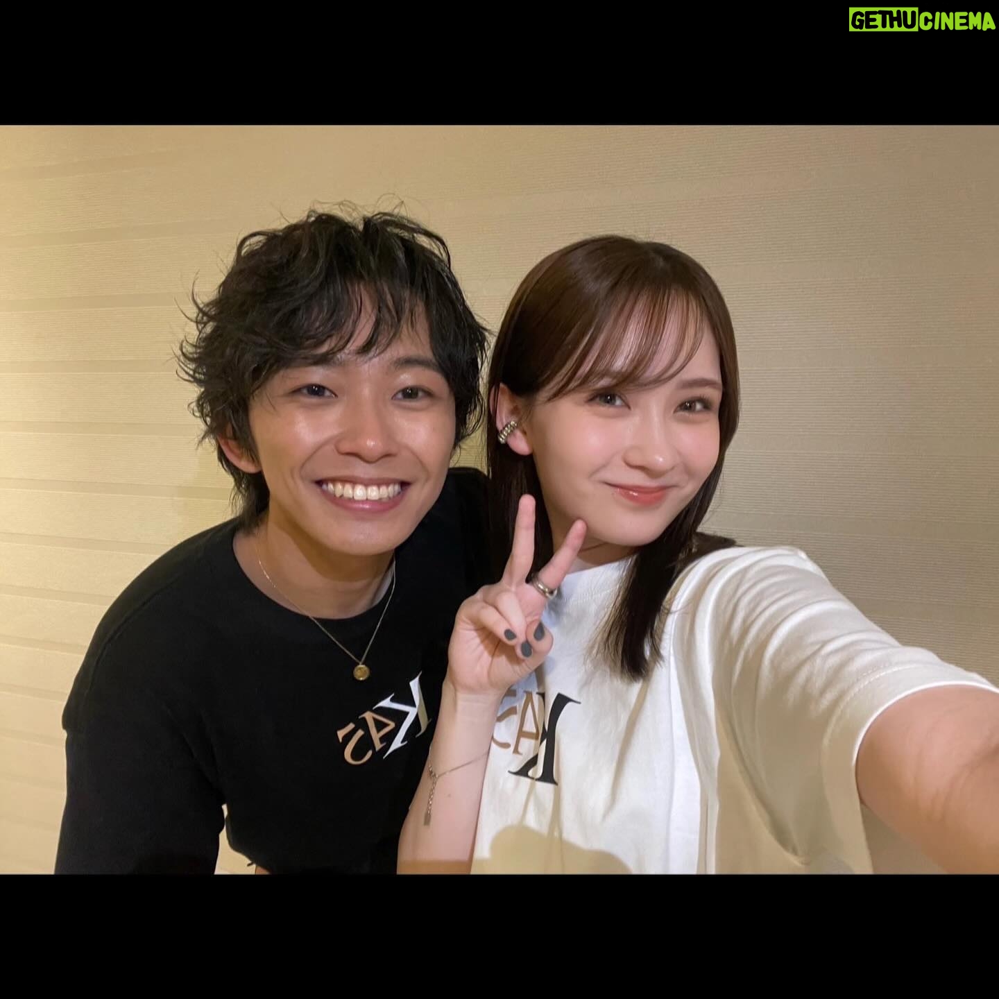 Seishirou Katou - 25.3K Likes - 『KENRADIOの時間』
ありがとうございました〜!!
同じ事務所で共に闘う仲間だからこそ、なかなかこんな機会ないだろうなぁと思ったので、
記念に、ちょっと頑張って、
写真たち撮ってきました〜
1枚目 まずはプチ集合写真から
@asahi_ito_official @noritaka_hamao
2枚目 竜星くん&いっくん
竜星くん @ryo_ryusei は約12年ぶりでしたー
そしていっくん @ikusaburo_yamazaki もなんだかんだで久しぶりで、今回、MC一緒に担当させていただけたり、最後は横に並んで歌えて嬉しかった…
3枚目 宏々路ちゃん&来泉ちゃん @kurumi_inagaki
4枚目 蒼汰くん @fukushi_sota_official
渉くんとカイくんですね、えもえもですね。
5〜7枚目 ひよりちゃん @hiyori_sakurada_official
うん、3コマ漫画みたい笑笑
8枚目 愛ちゃん @ai_yoshikawa_official
このお方はなんと15年ぶりです笑笑
9枚目 花恋ちゃん @karen_otomo
ブレちゃってるけど僕はこの写真好き笑
ラスト 芽育ちゃん @mei_hata_official
垢抜けた、
相楽琉偉と伴ひかり #最高の教師 #最高の生徒
ってことにしましょっか^^
#福士蒼汰 #山崎育三郎 #伊藤あさひ #古川雄大 #濱尾ノリタカ
#大友花恋 #桜田ひより #吉川愛 #畑芽育 #明日海りお #平澤宏々路 #稲垣来泉
#kenradioの時間 #研音 #45周年
@lufon_official #加藤清史郎