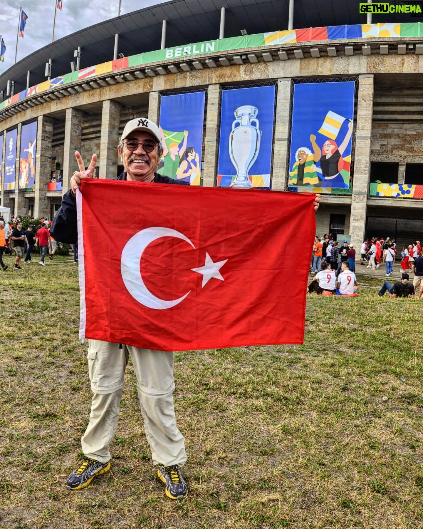 Selçuk Yöntem - 32.8K Likes - Harika bir atmosfer yarı final için hazırız🇹🇷🇹🇷🇹🇷🇹🇷🇹🇷🇹🇷
