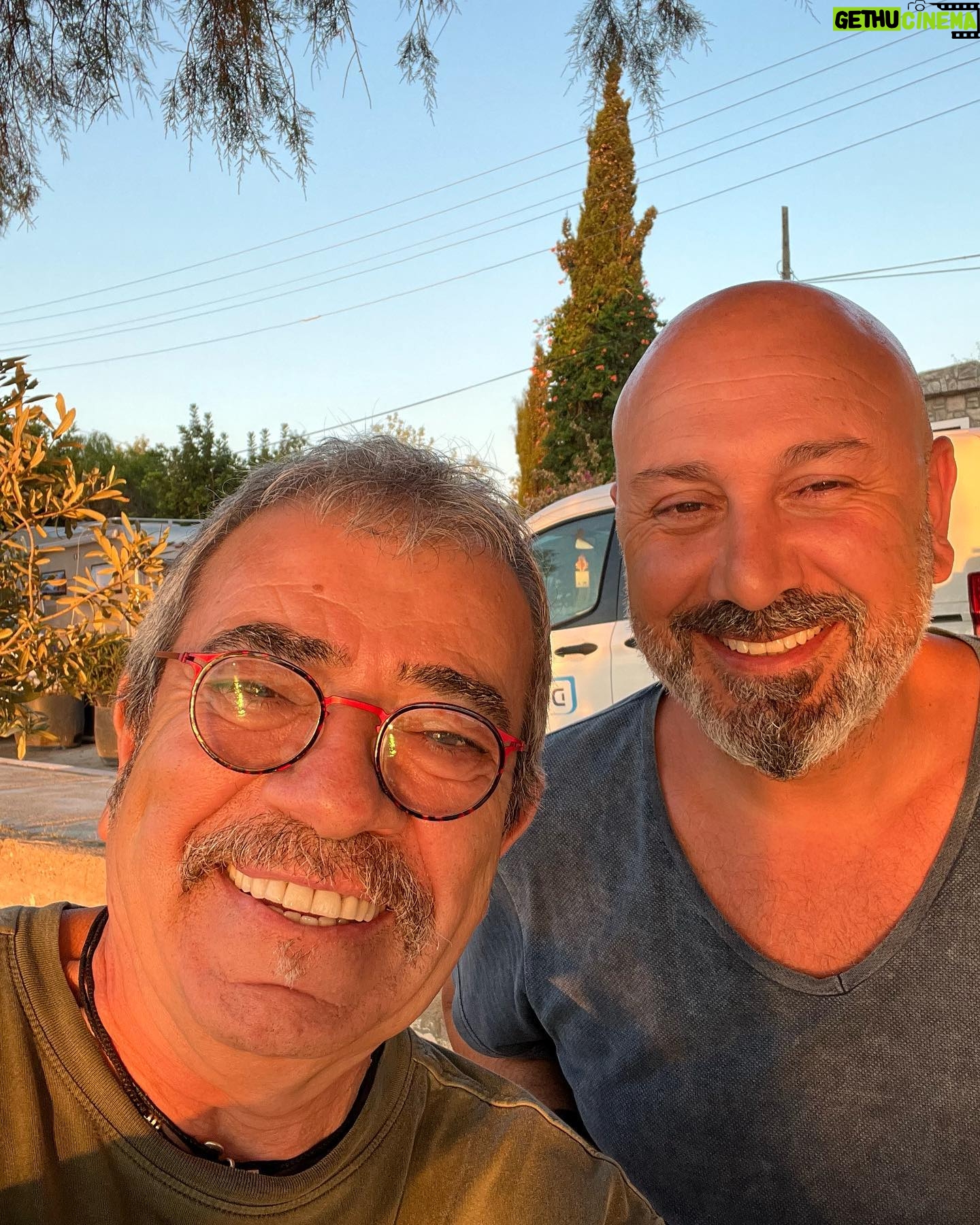 Selçuk Yöntem - 7.5K Likes - Dostluk mekanları,özlem dostlukları güzelleştirir…