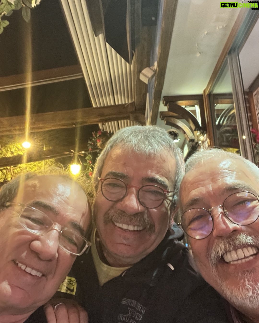 Selçuk Yöntem - 7.5K Likes - Kardeşim Levent yöntem de aniden geldi ve bizi mutlu etti,,