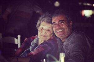 Selçuk Yöntem Instagram - Annem ve tüm annelerin günü kutlu olsun!🍀🌺🍀