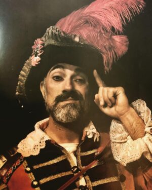 Selim Bayraktar Instagram - Windsorun şen kadınları 🥴.marry wives of windsor  #shakespeare #falstaff