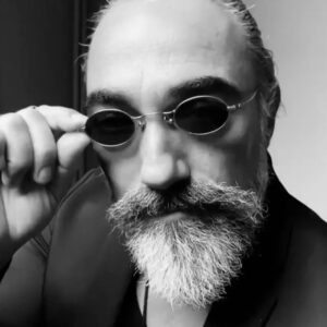 Selim Bayraktar Instagram - Bugün @selimbyraktar studyonuzdaydı 🤣 @amuratarik  ile beraber güzel bir çekim yaptık. @amuratarik şahanesin bro✌️🧿