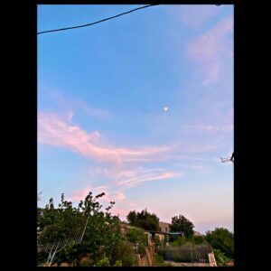 Selin Kahraman Instagram - Buraya bolca gökyüzü, sonsuzluk ve mutluluk bırakıyorum! 😍🌄🌙🧡